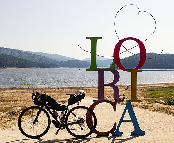 bicicletta sul lago Arvo a Lorica